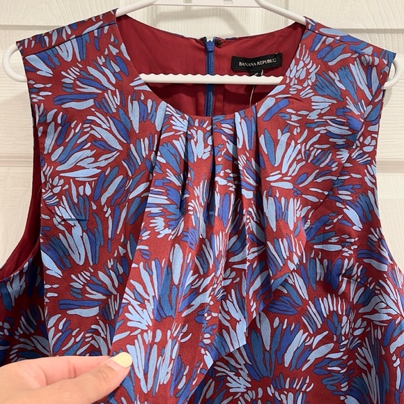 Banana Republic Ruffle Sleeveless Pattern Dress - Picture 4 of 14